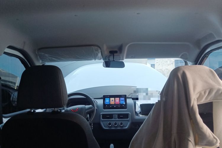 Used Wuling Yangguang 2024 300KM Comfort Version Passenger Van 75kW