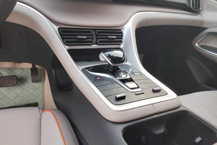 Used BYD Song Pro New Energy 2024 HONOR Edition DM-i 110KM Beyond Model Gear Lever