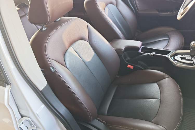 Used Venucia T70X 2016 2.0L CVT SmartFun Sport Edition