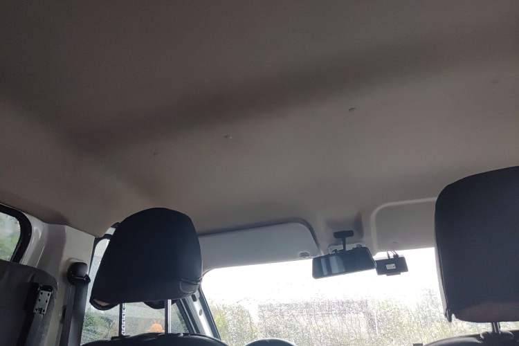 Used Wuling Yangguang 2025 Model 400km Bus Edition—Comfort Edition Headliner