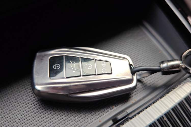 Used Geely Auto Monjaro L 2024 2.0TD DCT EVO Two-Wheel Drive Long-Range Version Vehicle Key