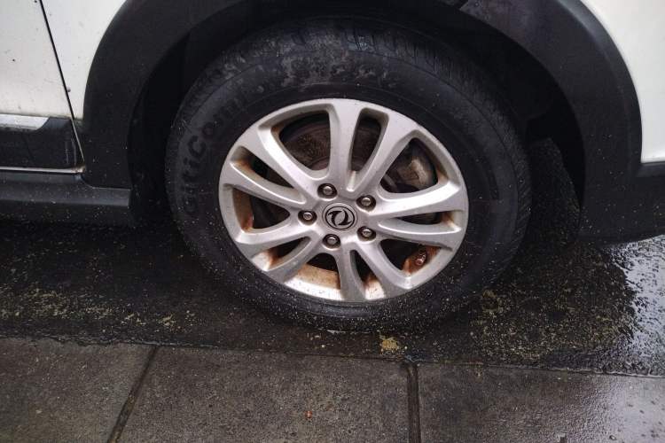 Used Dongfeng Fengon 360 2015 1.5L Manual Luxury 7-Seater China IV Standard Right Front Wheel Hub