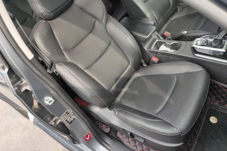 Used Isuzu D-MAX 2021 1.9T Automatic All-Wheel Drive Diesel Global Leading RZ4E Right Front Seat