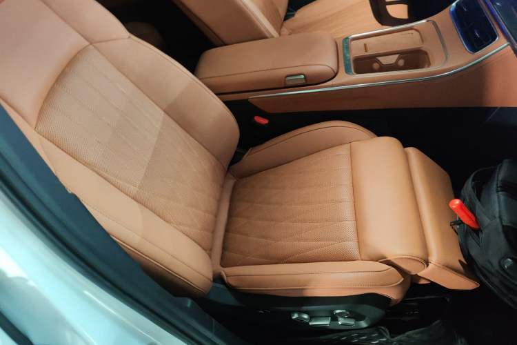 Used NETA L 2024 Extended-Range 310 Flash-Charge Red Edition