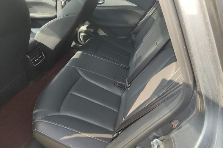 Used Roewe i6 MAX New Energy 2022 EV 500 Grand Touring Edition with Sunroof
