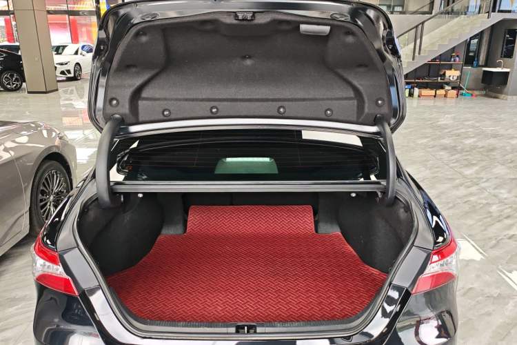 Used Toyota Camry 2021 2.0G Luxury Edition
