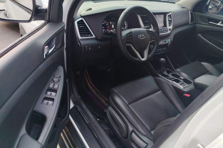 Used Hyundai Tucson 2015 1.6T Dual-Clutch Two-Wheel-Drive Smart Model Driver Seat