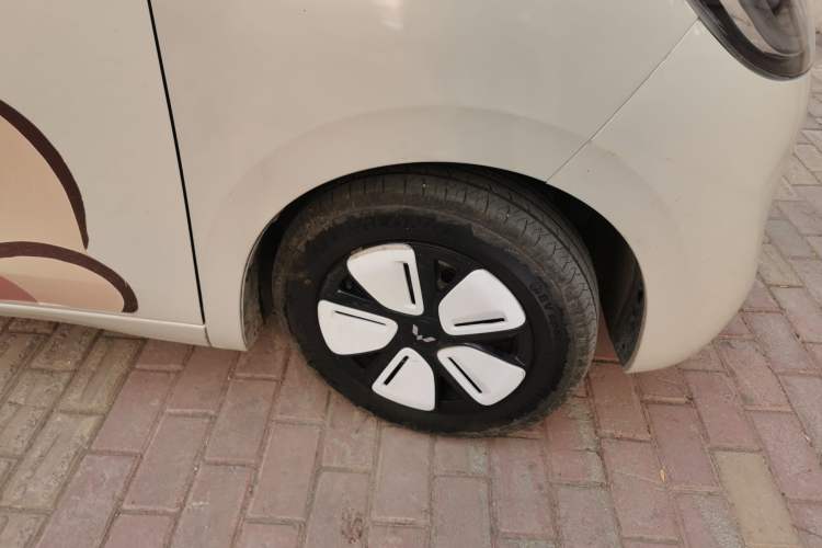 Used Wuling Hongguang MINIEV 2025 Four-Door Version Zhenxiang+ Edition Right Front Wheel Hub