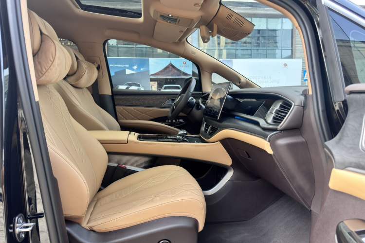 Used Denza D9 2025 DM-i Smart Drive 1020 Four-Wheel Drive Premium Model