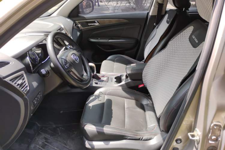 Used CHANGAN CS75 2015 1.8T Automatic 4x4 Prestige Model China V Emission Standard