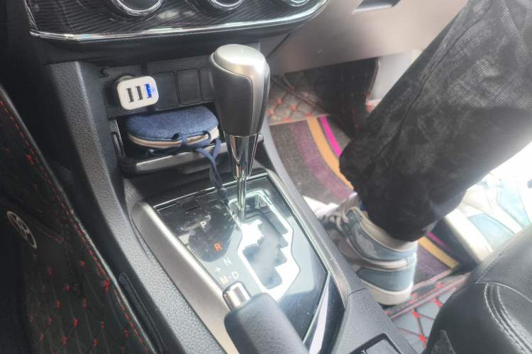 Used Toyota Corolla 2014 1.6L CVT GL-i Leather Edition Gear Lever