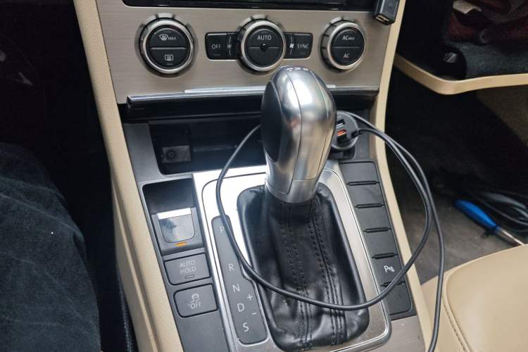 Used Volkswagen Magotan 2012 Revised 1.8TSI Luxury Version Gear Lever