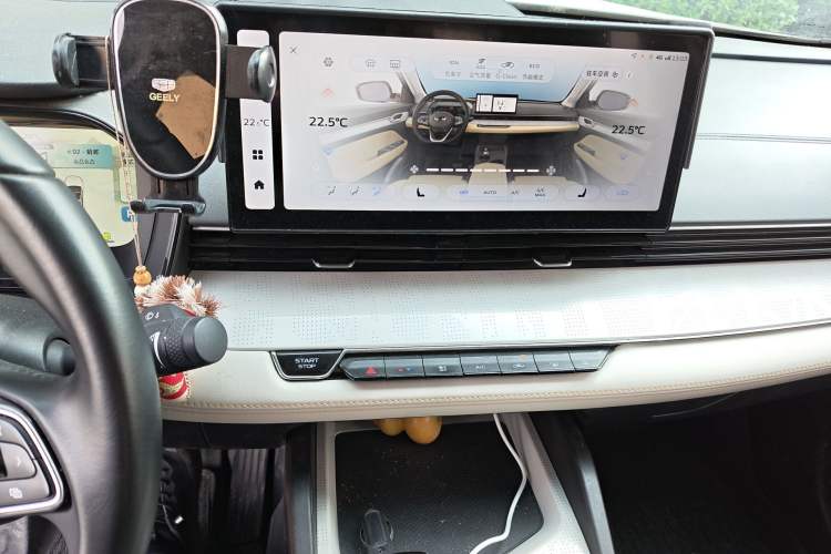 Used Geely Auto Emgrand L HiP 2022 1.5TD-DHT Pro 100KM Super Rui Audio And AC Panel