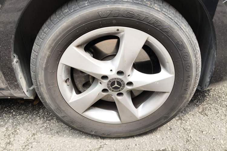 Used Mercedes-Benz Vito 2021 2.0T Business Version 7 Seats Right Front Wheel Hub