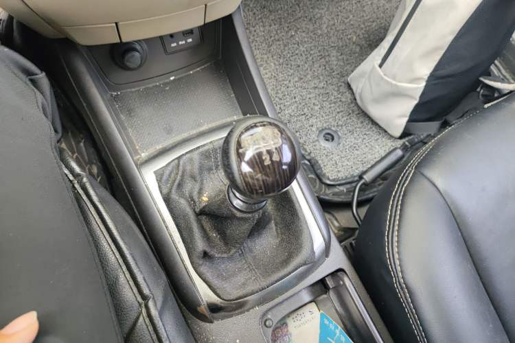 Used Hyundai Celesta 2011 1.6L Manual Luxury Model Gear Lever