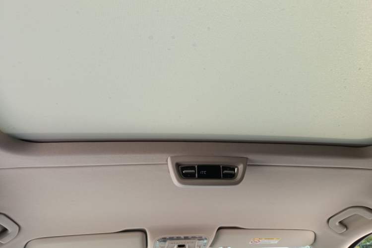 Used Mercedes-Benz V-Class 2021 V 260 Prestige Edition Headliner