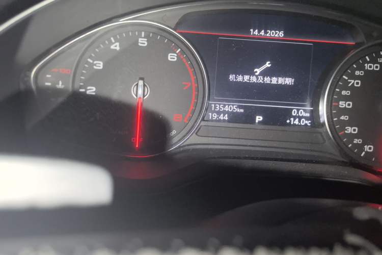 Used Audi A4L 2017 Plus 40 TFSI Fashion Model Odometer Close Up