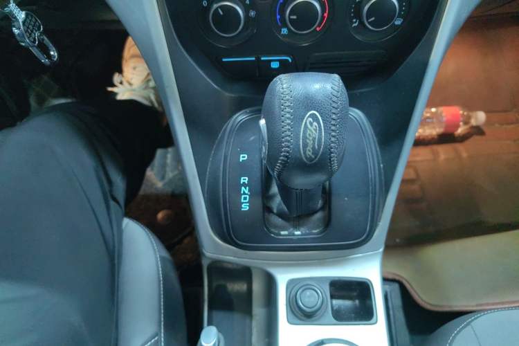 Used Ford Kuga 2013 1.6L GTDi Two-Wheel-Drive Comfort Model Gear Lever