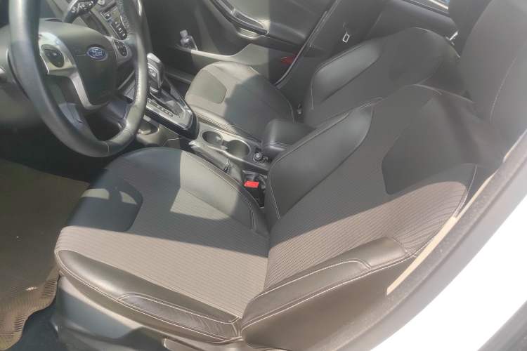 Used Ford Focus 2012 Sedan 1.6L Automatic Fashion Edition
