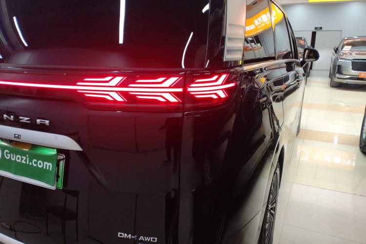 Used Denza D9 2025 Model DM-i Four-Wheel Drive Prestige Edition
