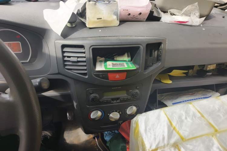 Used BAIC Weiwang 306 2011 1.3L base model 7 seats Audio And AC Panel