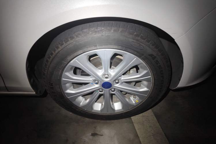 Used Ford Escort 2015 1.5L Automatic Fashion Model
