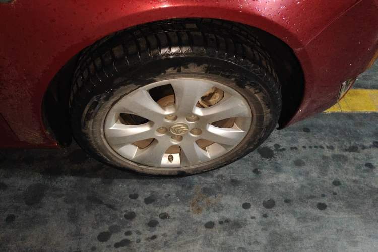 Used Buick Regal 2015 2.0L Leading Fashion Edition Right Front Wheel Hub