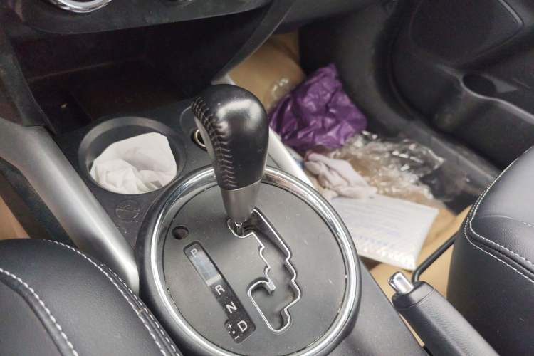 Used Mitsubishi ASX 2013 2.0L CVT Two-Wheel Drive Luxury Edition Gear Lever
