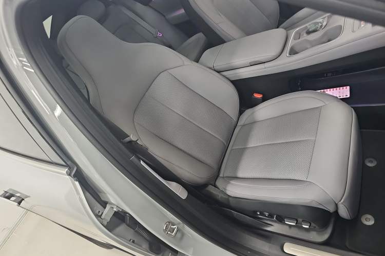 Used Nio EC6 2024 75 kWh Right Front Seat