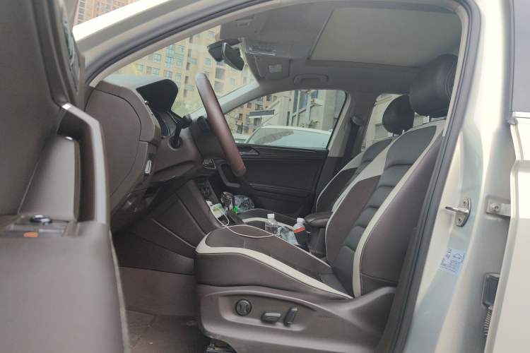 Used Volkswagen Tiguan L 2017 380TSI Automatic All-Wheel-Drive Luxury Edition Left Front Seat