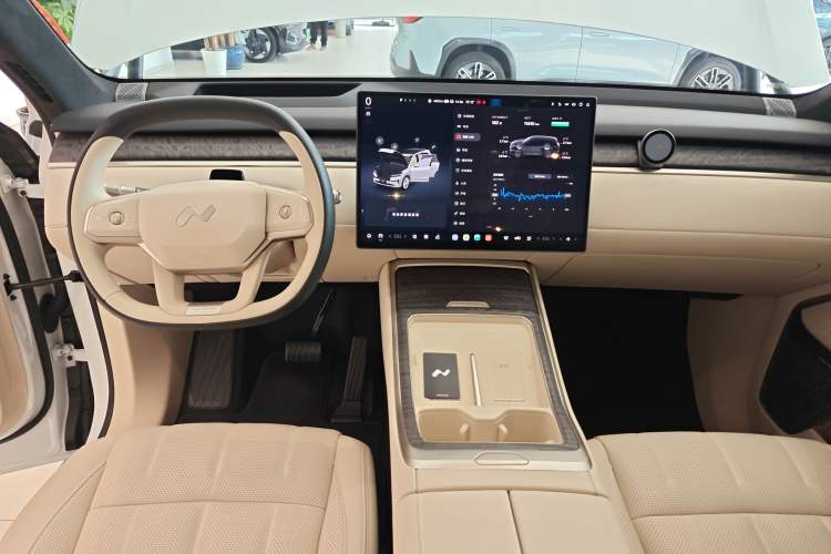 Used ONVO Luxeed L90 2025 Model—Ultra Six-Seater Version
