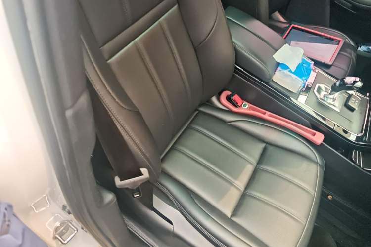 Used Land Rover Range Evoque 2020 249 PS R-DYNAMIC S Sport Edition Right Front Seat