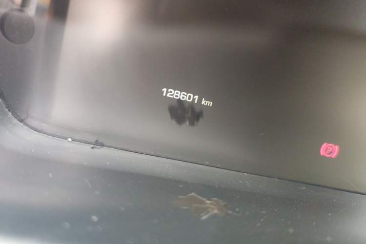 Used Jaguar XJ 2014 XJL 2.0T Two-Wheel-Drive Elegant Business Edition Odometer Close Up