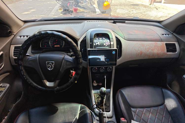 Used Baojun 630 2011 1.5L manual standard version