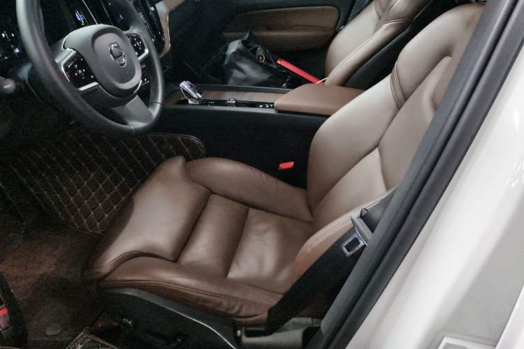 Used Volvo XC60 2023 B5 4x4 Smart Luxury Edition Left Front Seat