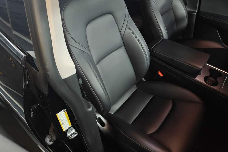 Used Tesla Model Y 2023 Rear-Wheel-Drive Version
