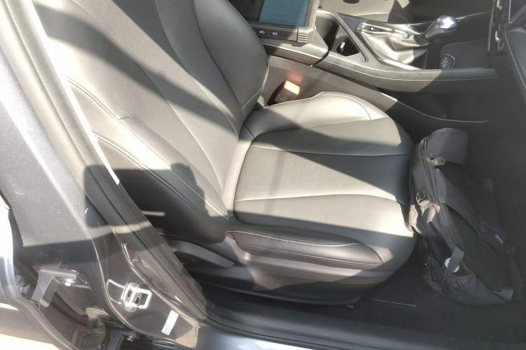 Used Roewe i5 2021 1.5L CVT Diamond Edition Right Front Seat