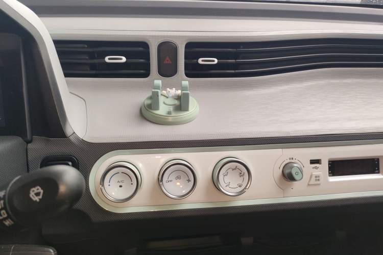 Used Wuling Hongguang MINIEV 2021 Macaron Fashion Model Lithium Iron Phosphate Audio And AC Panel