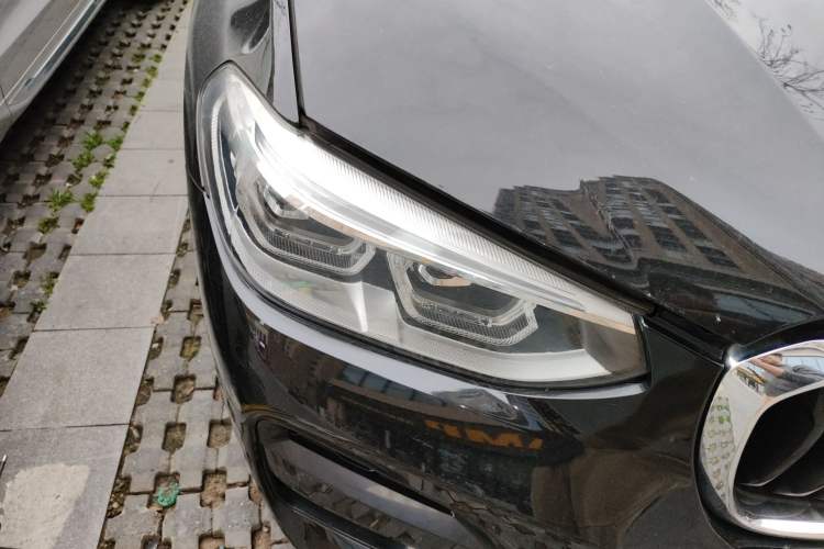 Used BMW X3 2020 xDrive30i Luxury Model with M Sport Package Right Front Headlight