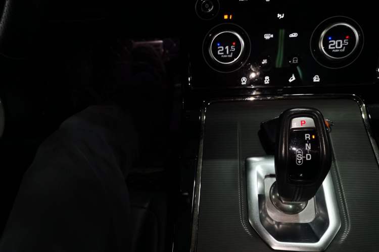 Used Land Rover Range Rover Evoque 2020 249 PS R-DYNAMIC S Sport Edition
