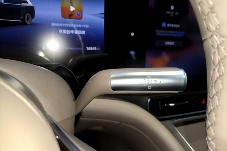 Used Hima AITO M9 2025 Extended-Range Ultra Version 52 kWh 5-Seater Edition Gear Lever