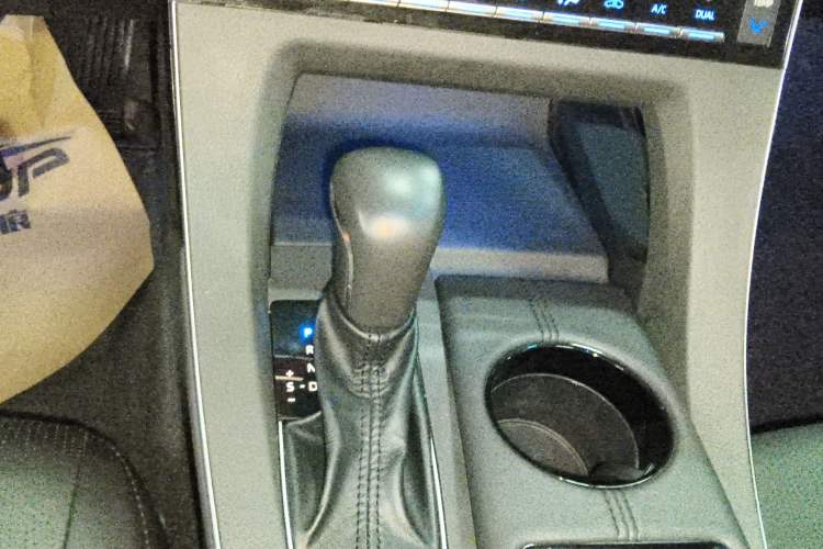 Used Toyota Avalon 2019 Dual-Engine 2.5L Luxury Edition China VI Standard
