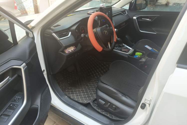 Used Toyota Wildlander 2022 2.0L CVT 4x4 Luxury PLUS Edition Driver Seat