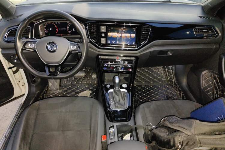 Used Volkswagen T-ROC 2019 280TSI DSG Two-Wheel-Drive Luxury Model China VI Standard Center Console