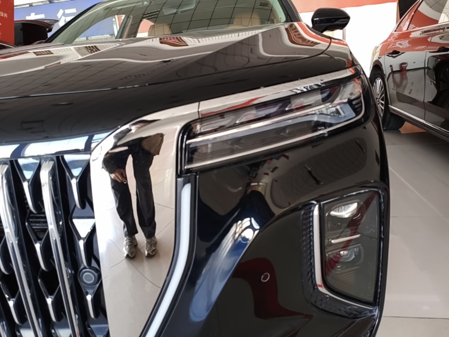 Hongqi H9 2025 Model Facelifted 2.0T Two-Wheel Drive Flag-Style Luxury Business Edition, 5 Seats - Chinese Trim Xiang — снимка 8