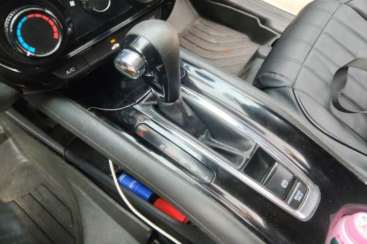 Used Honda Vezel 2015 1.5L CVT two-wheel drive Comfort trim Gear Lever