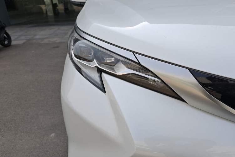 Used Toyota SIENNA 2021 2.5L Hybrid Platinum Edition Right Front Headlight