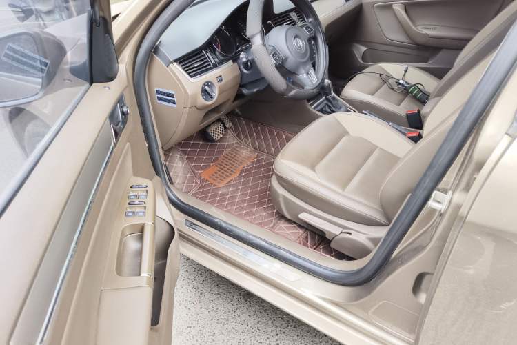 Used Volkswagen Bora 2015 Value Edition 1.6L Automatic Comfort Version Driver Seat