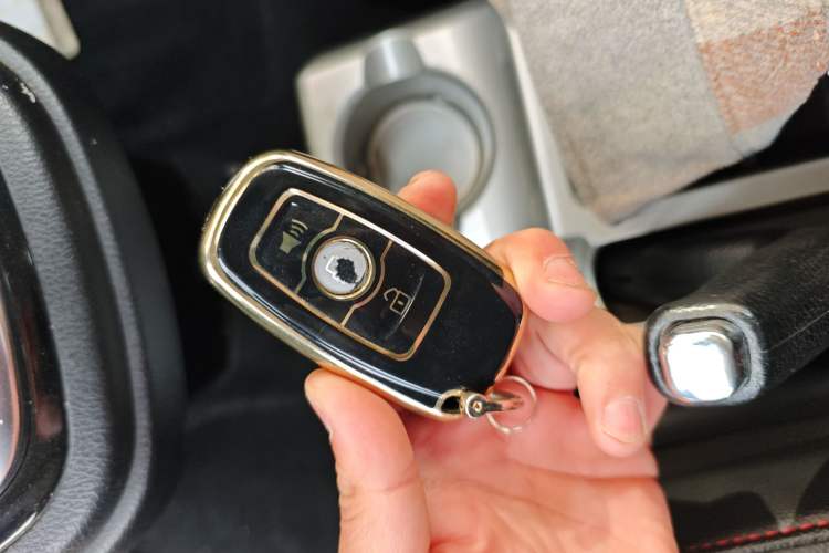 Used Haval H6 2015 Upgraded Model 1.5T Manual Two-Wheel Drive Elite Version Interior 1