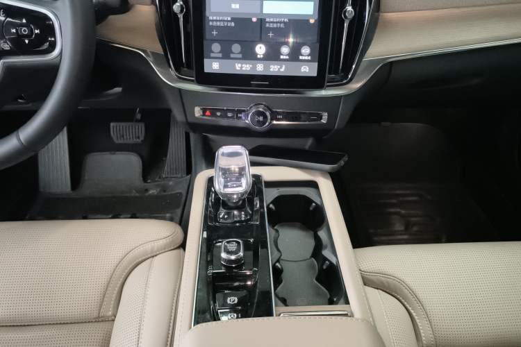 Used Volvo S90 New Energy 2026 Plug-in Hybrid Four-Wheel Drive Long-Range Luxury Smart Edition